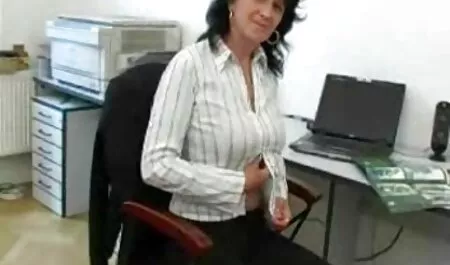 Mujer en la cocina en lugar de cocinar borscht videos eroticos de seduccion