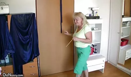 Dos esclavos lamer, lamer las piernas video eroticos y obtener una mamada como un regalo
