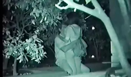 Rusa Madura puta en medias para un joven en el video erotico de alicia machado sofá