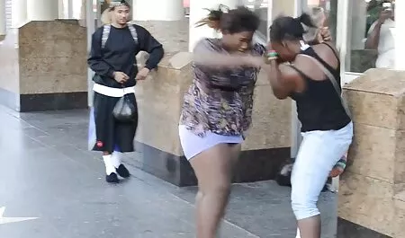Dos chicas videos eroticos ver rusas y un chico divirtiéndose