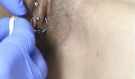 Se inclinó sobre el negro, y presionar videos eroticos full hd delante de la cámara