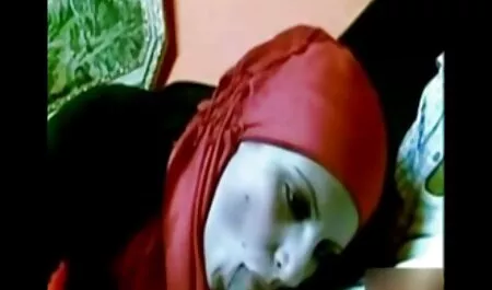 La rubia despierta a un hombre con uno de videos eroticos teens