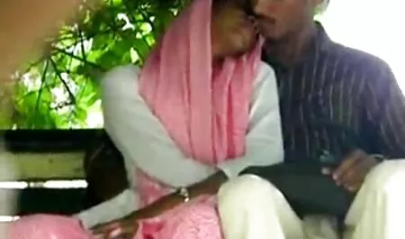 Con el marido de su amante en el videos eróticos de baño