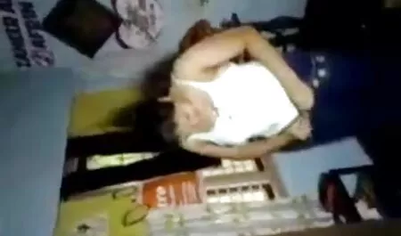 El joven, eroticosxxx famoso por la piedra de una chica rusa con coletas en el dormitorio