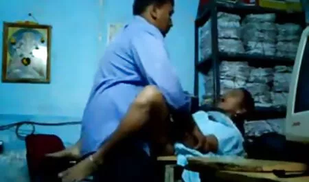 Abuelita se masturba videos eroticos en castellano en la mesa con una gran polla,