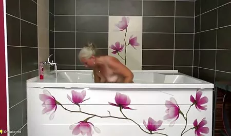 Ella despierta videos de dibujos animados eroticos a mamá