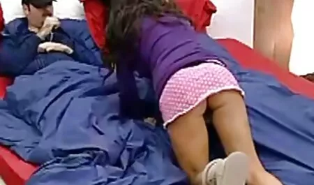 Colóquelo entre las dos piernas en videos de eroticos las escaleras