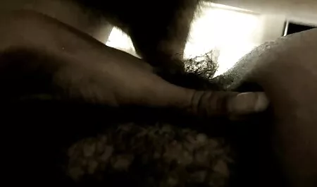 Un hombre joven, insertar el pene en la vagina de una chica videos super eroticos con aceite