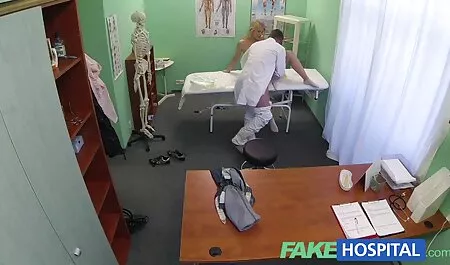Las piernas mujeres en videos eroticos de la niña, una capa delgada en la parte delantera del hombre y afeitado